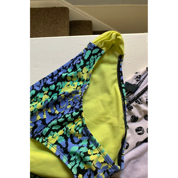 3 Bundle Bikini Bottoms size Medium/Large - Picture 3 of 6